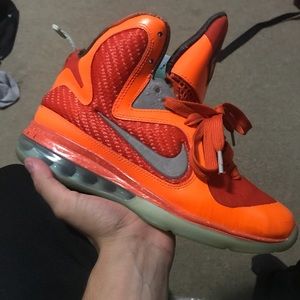 I’m selling some Nike Big Bang lebron 9 sz 6.5.
